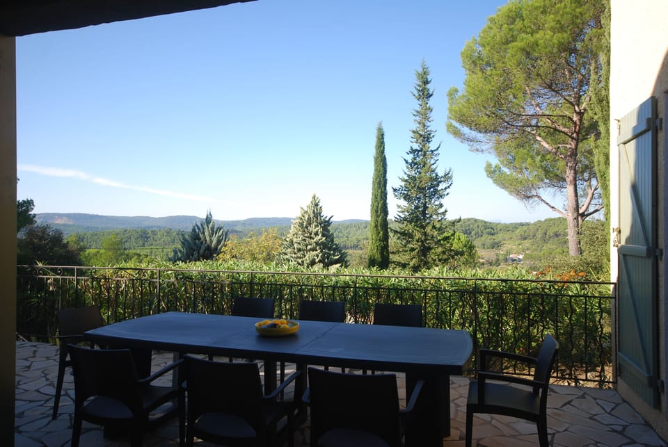 External table with 8 chairs