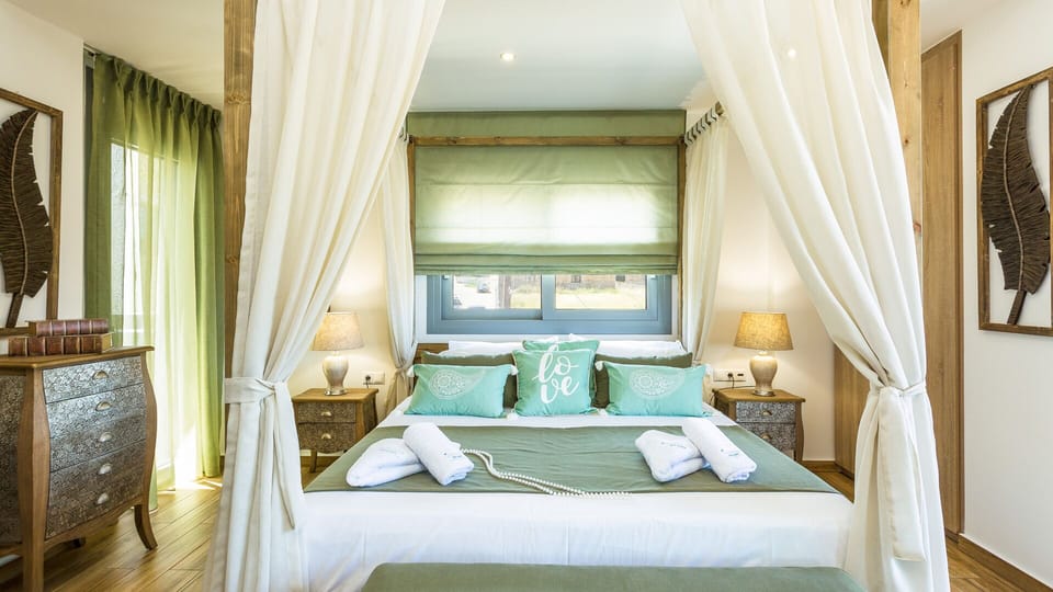 Comfortable king size bed ensures the perfect sleep!