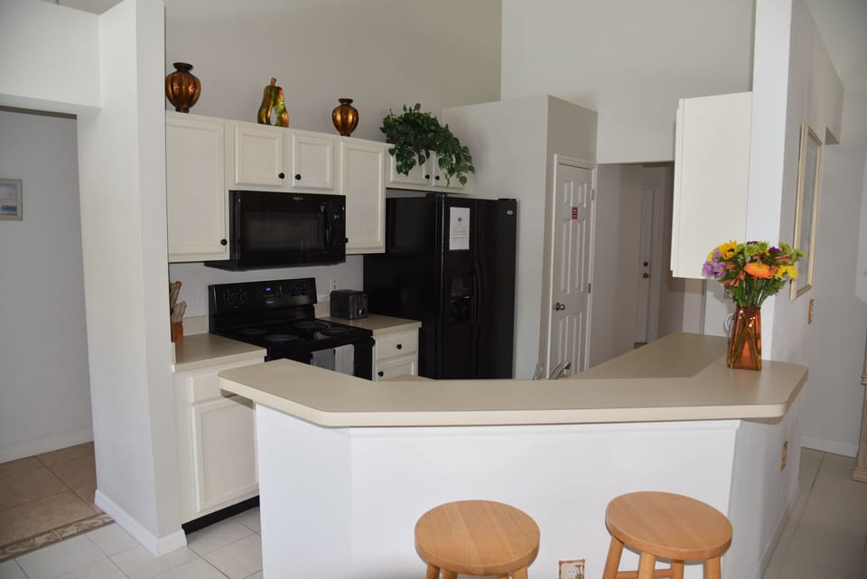 Fully fitted kitchen with all the usual appliances. 