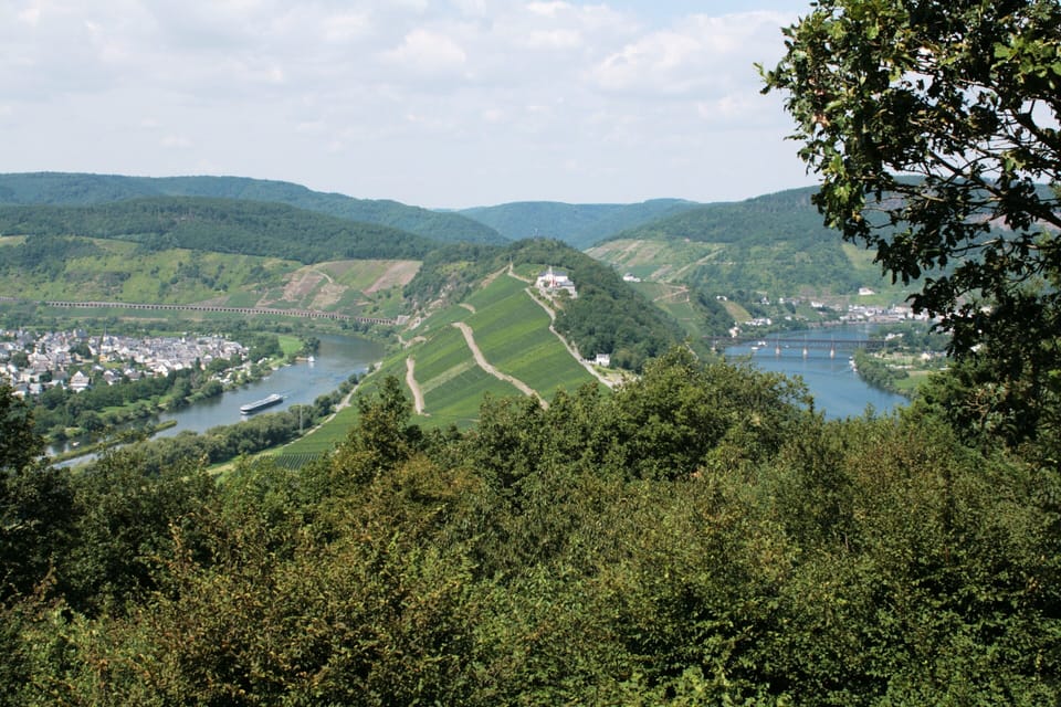 large comfortable house for 2 to 6 people, directly on the Moselle, with WiFi  House in Cochem-Zell