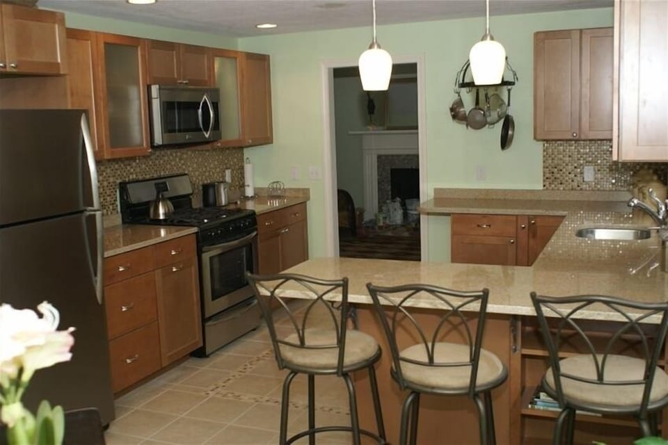 New kitchen with granite and stainless