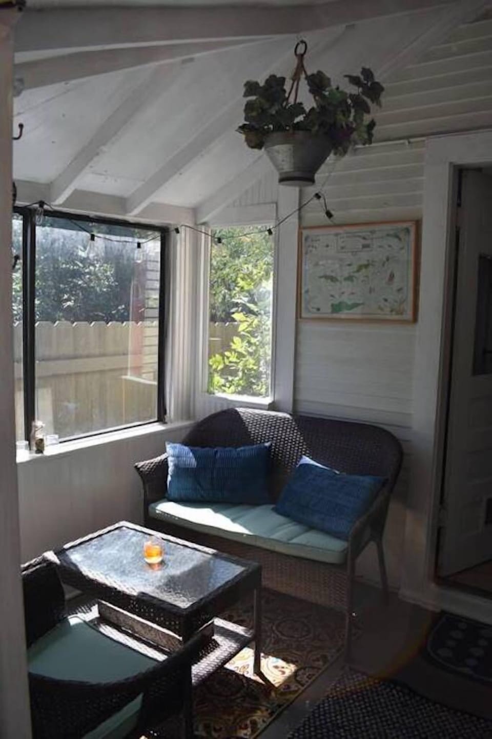Sitting(seasonal) enclosed back room