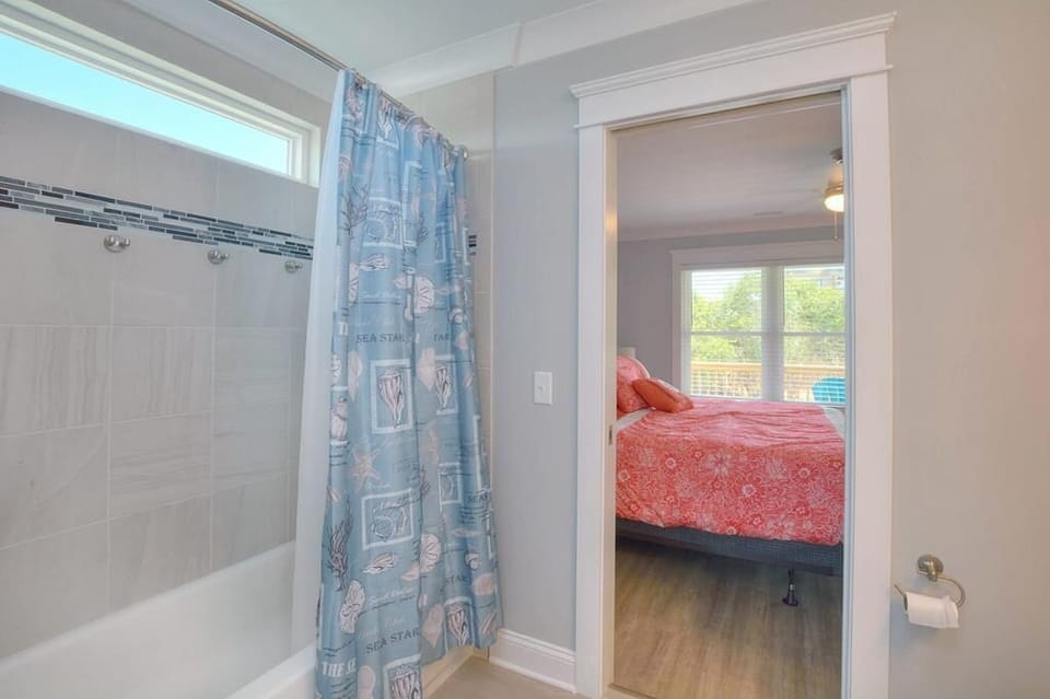 Bathroom 
 GW