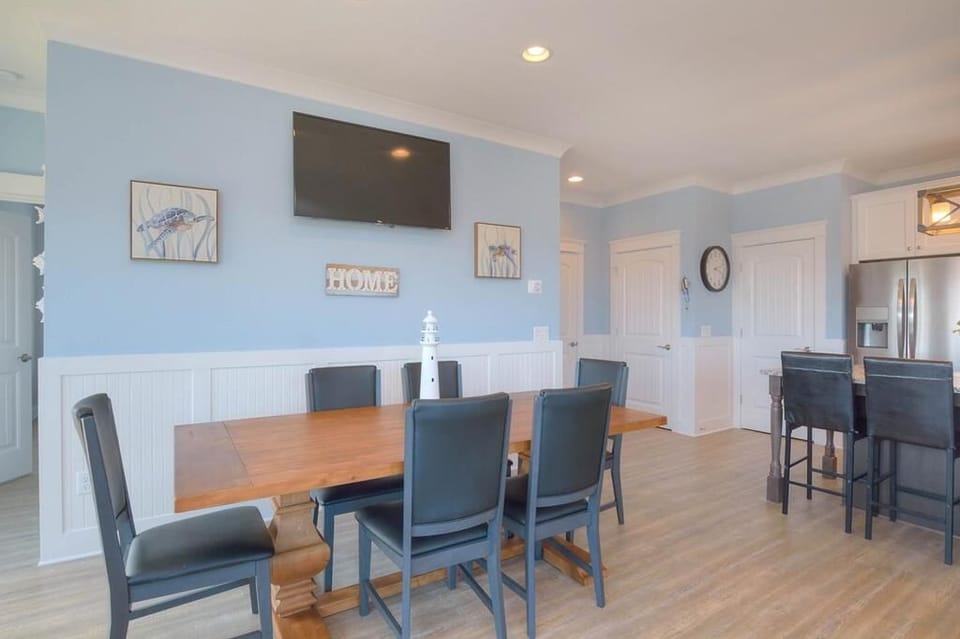 Dining Area
 GW
