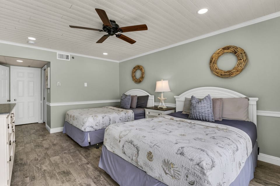 Guest bedroom