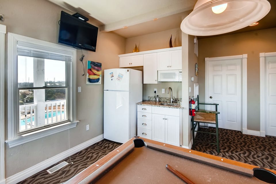 Surf-or-Sound-Realty-Cape-Winds-569-Game-Room