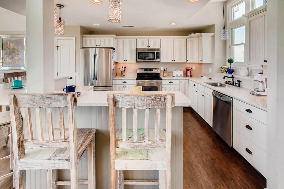 surf-or-sound-realty-hi-view-734-kitchen