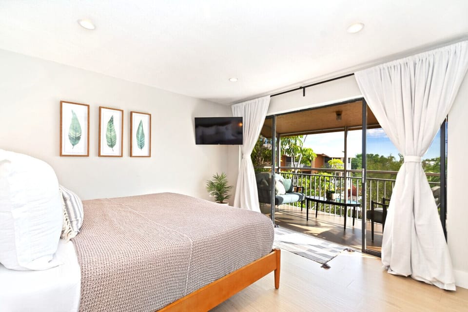 Bedroom 1- balcony with lagoon view