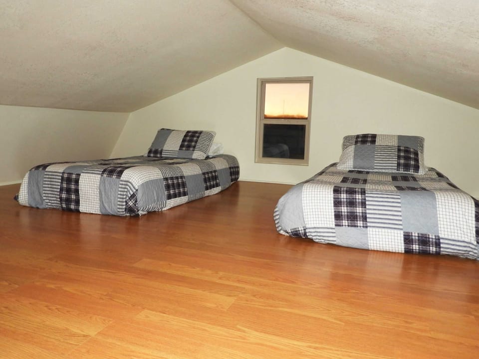Kid's Loft (2nd Bedroom)