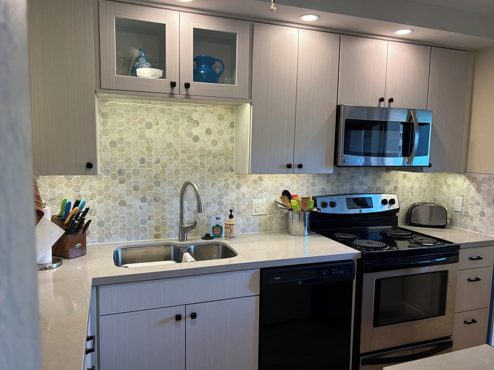 Easy meal prep in fully-equipped kitchen (remodeled 2024)