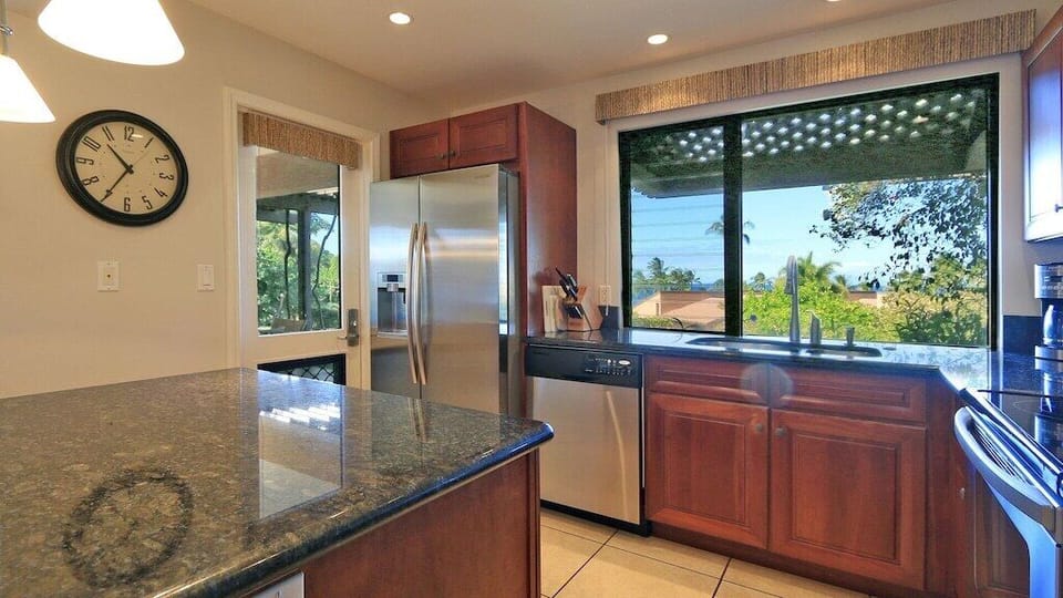 Door to Lanai from Kitchen