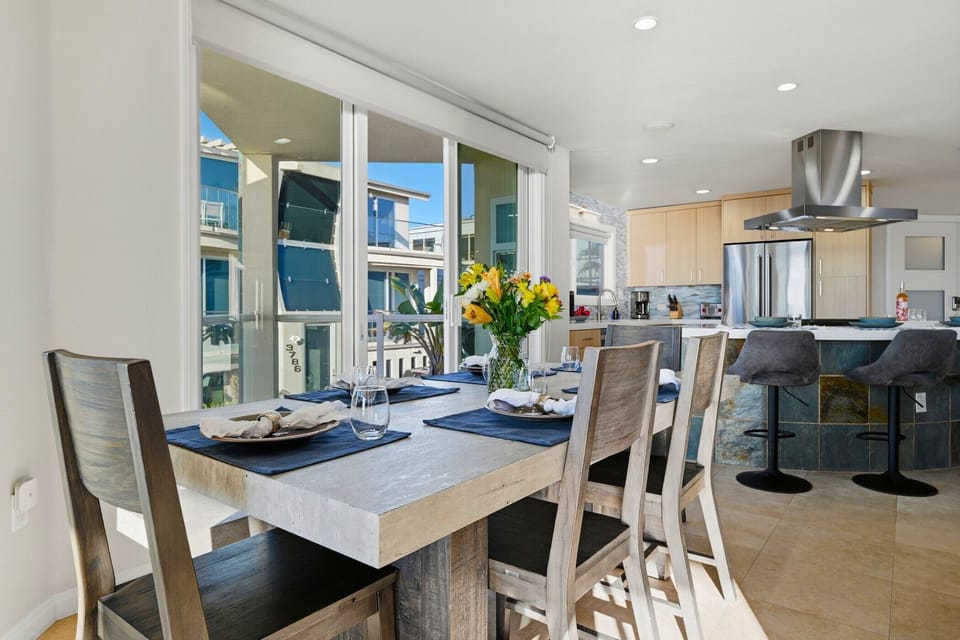 Open-concept sunset dining