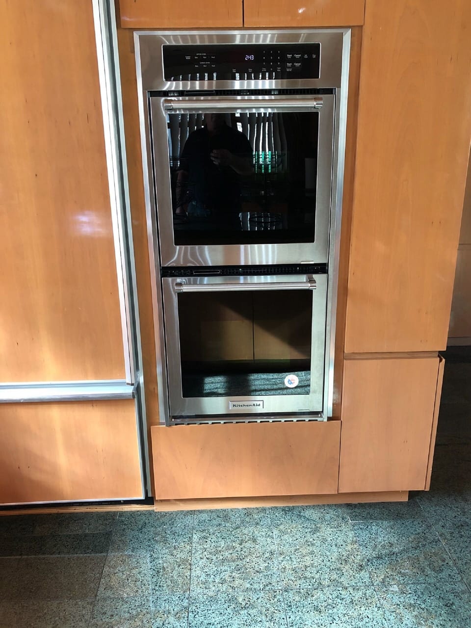 Double oven
Large Kitchen - 3 ways for coffee, microwave under the counter