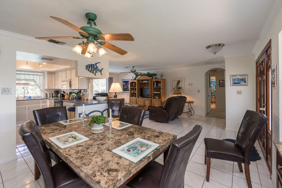 Open floor plan of the dining, living room and kitchen area.