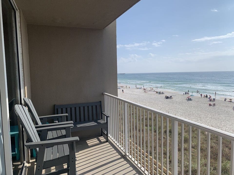 Relax on the balcony!