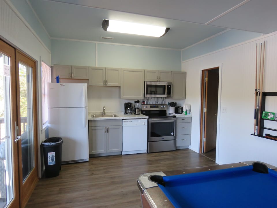 Brand new updated bottom floor kitchen 