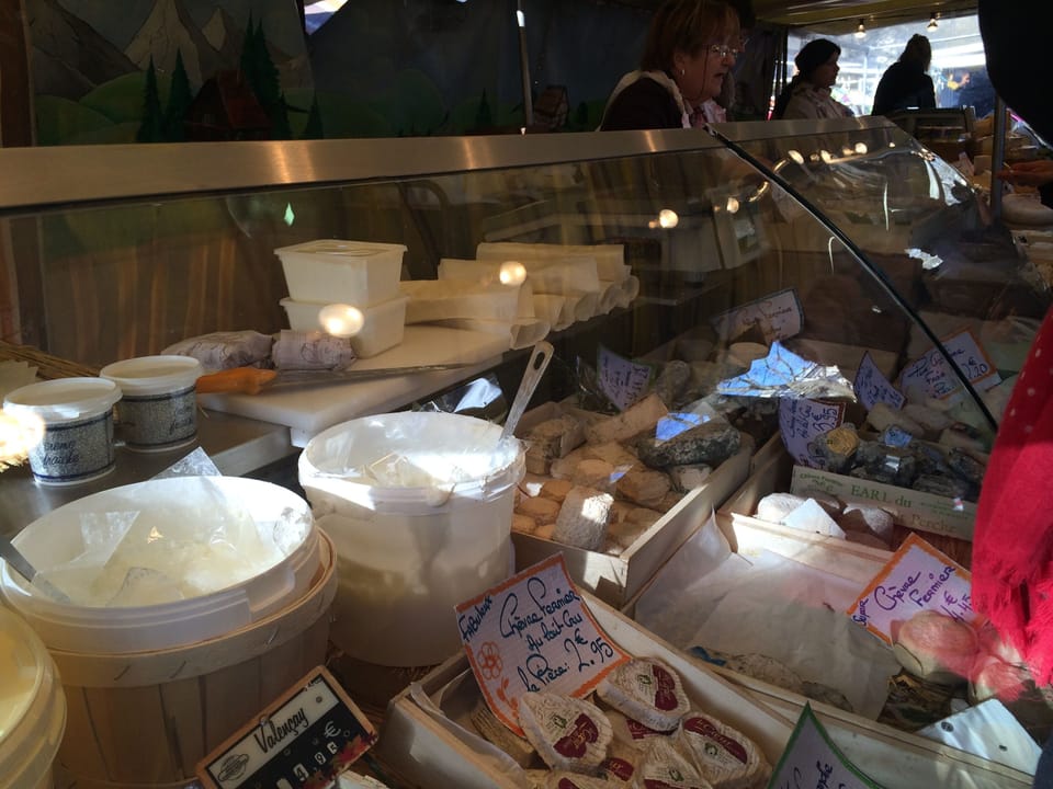 popincourt market on tuesdays and fridays 500 meters away