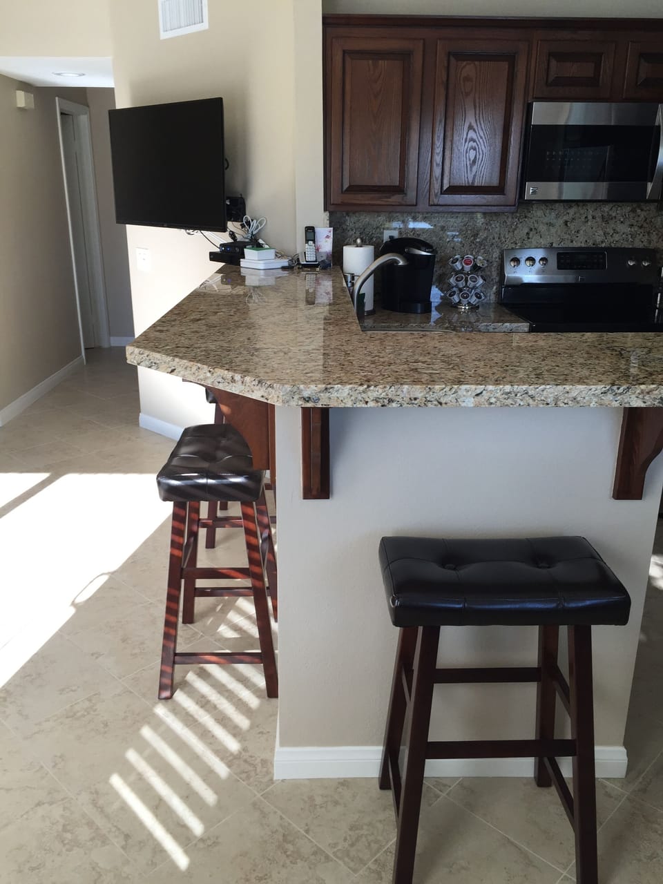 Bar area with 42 inch TV with DVD player