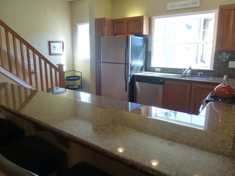 Plenty of clutter free counter space for ease of cooking