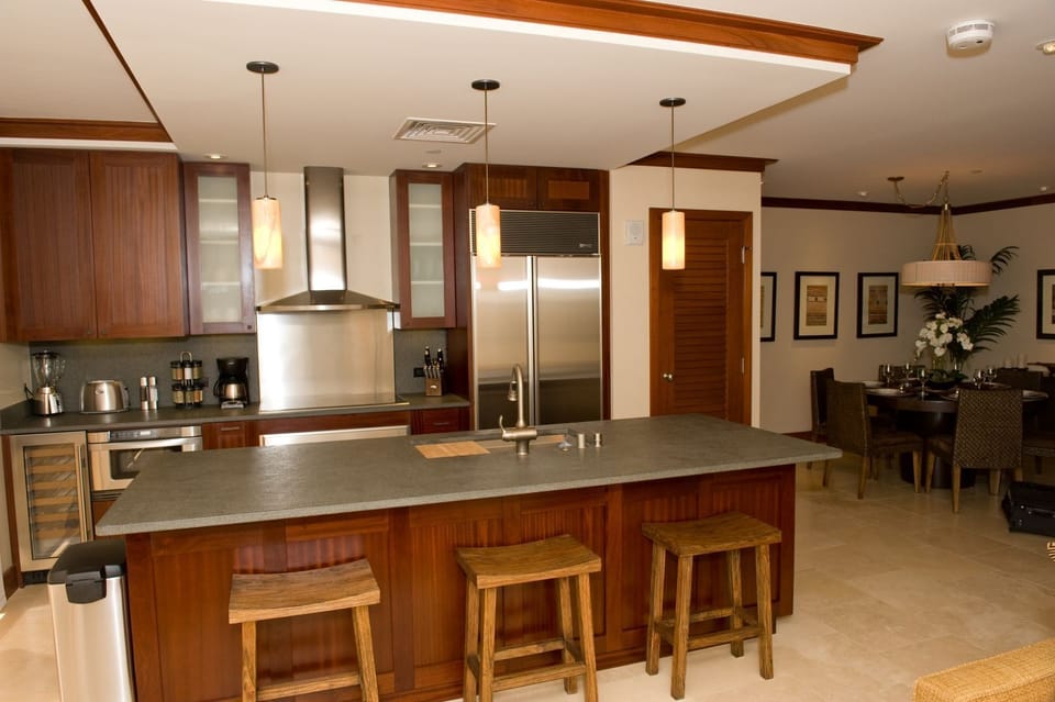 Kitchen & dining area 