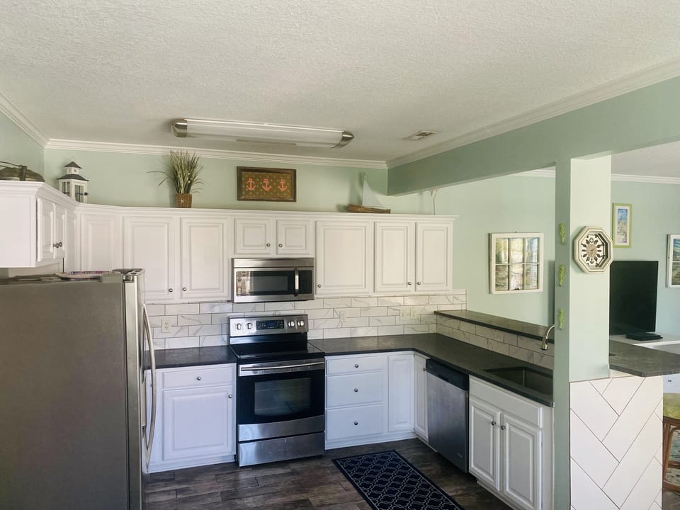 Completely renovated kitchen!