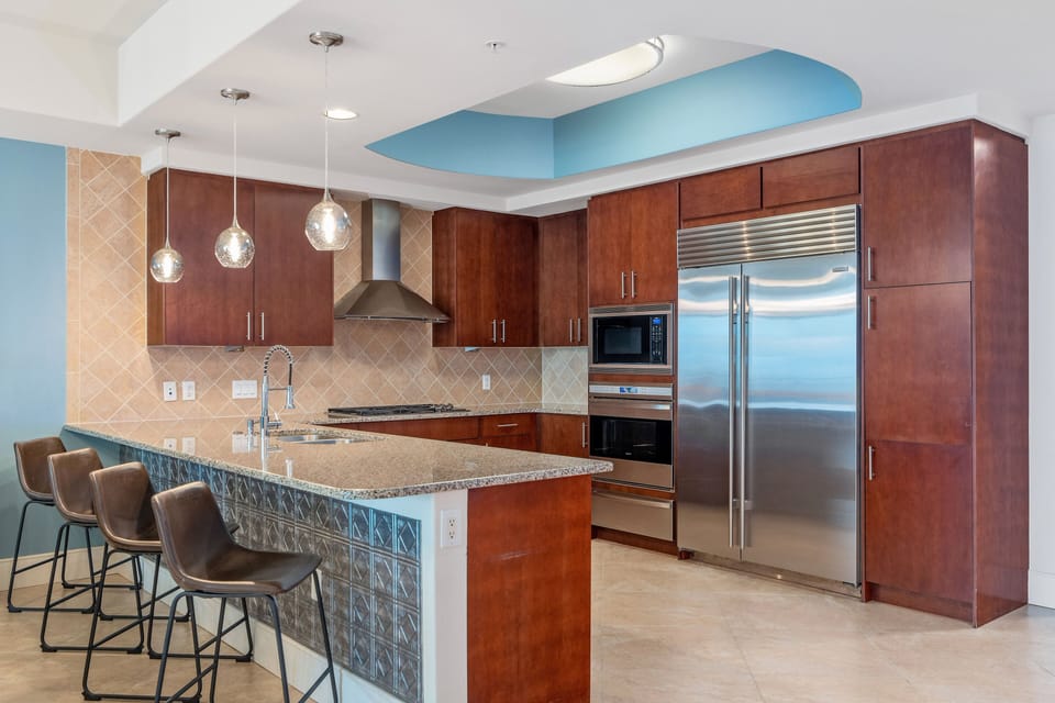 Kitchen - High end Wolf/Subzero appliances