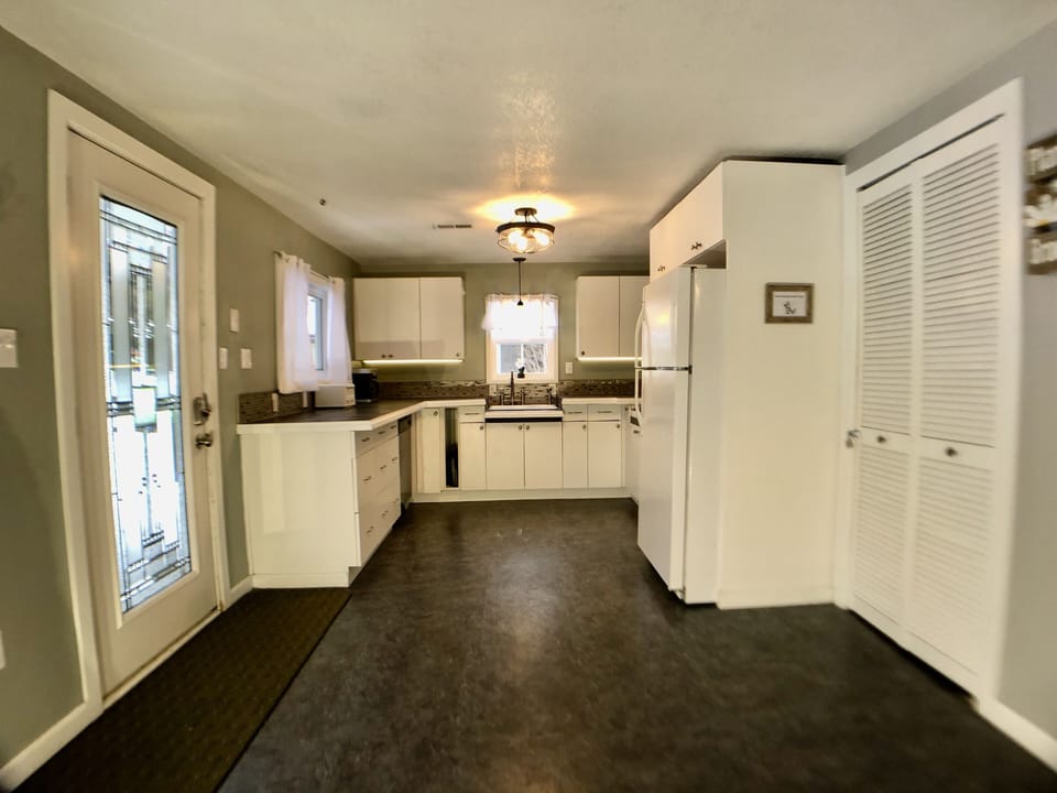 Kitchen with everything you need to cook at home. 