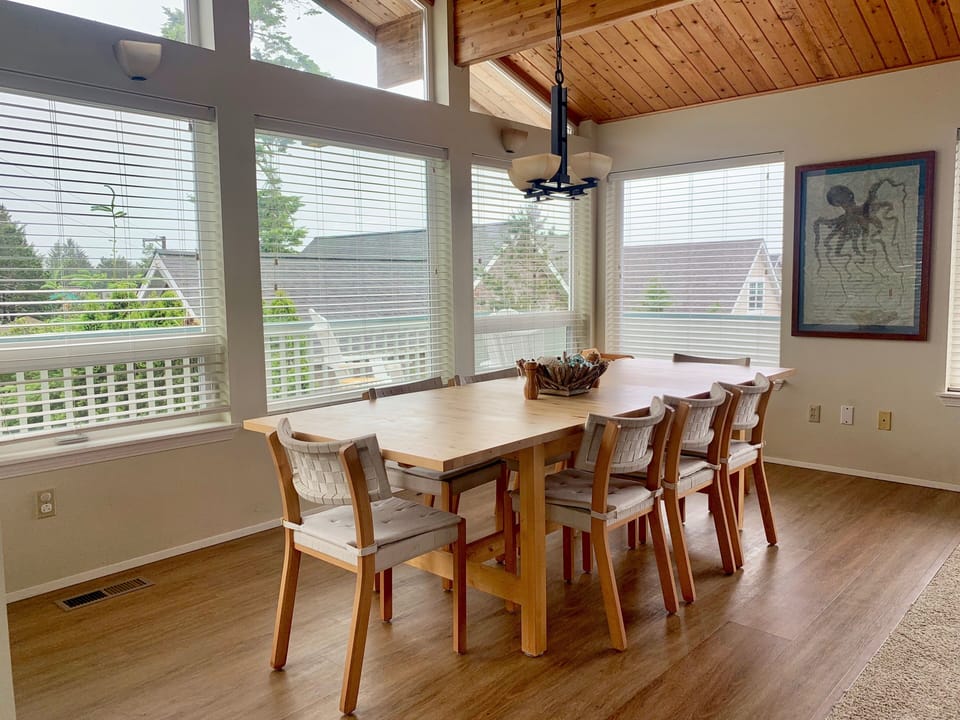 light and bright dining room.