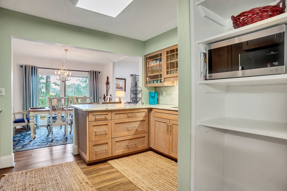 Kitchen with large island