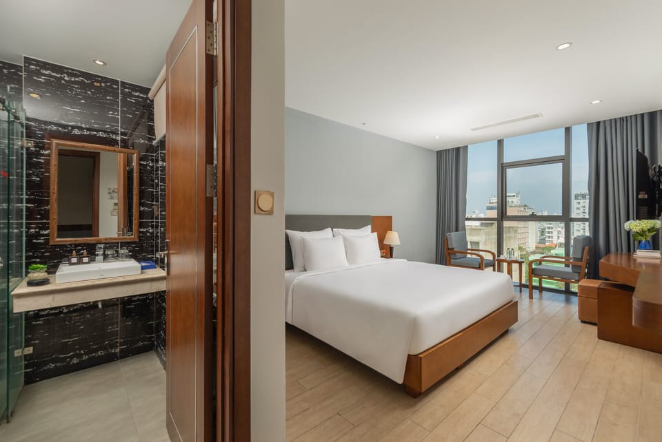Executive Double City View | Premium bedding, memory foam beds, minibar, in-room safe