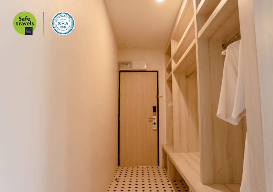 Deluxe Double Room, City View | In-room safe, desk, blackout drapes, free WiFi