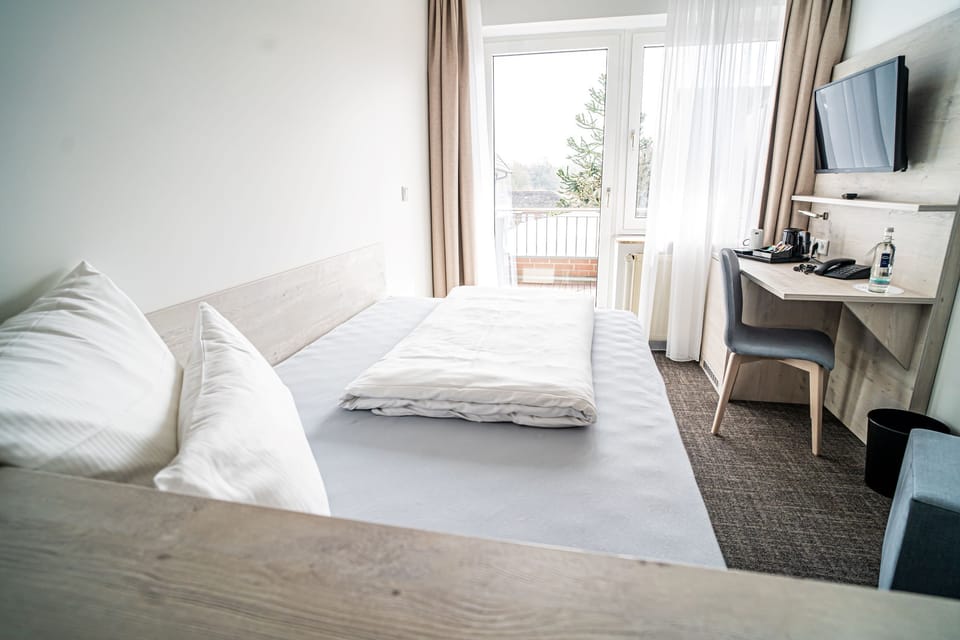 Standard Single Room | In-room safe, desk, blackout drapes, rollaway beds