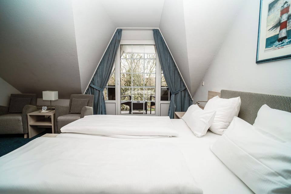 Standard Double Room, Balcony | In-room safe, desk, blackout drapes, rollaway beds