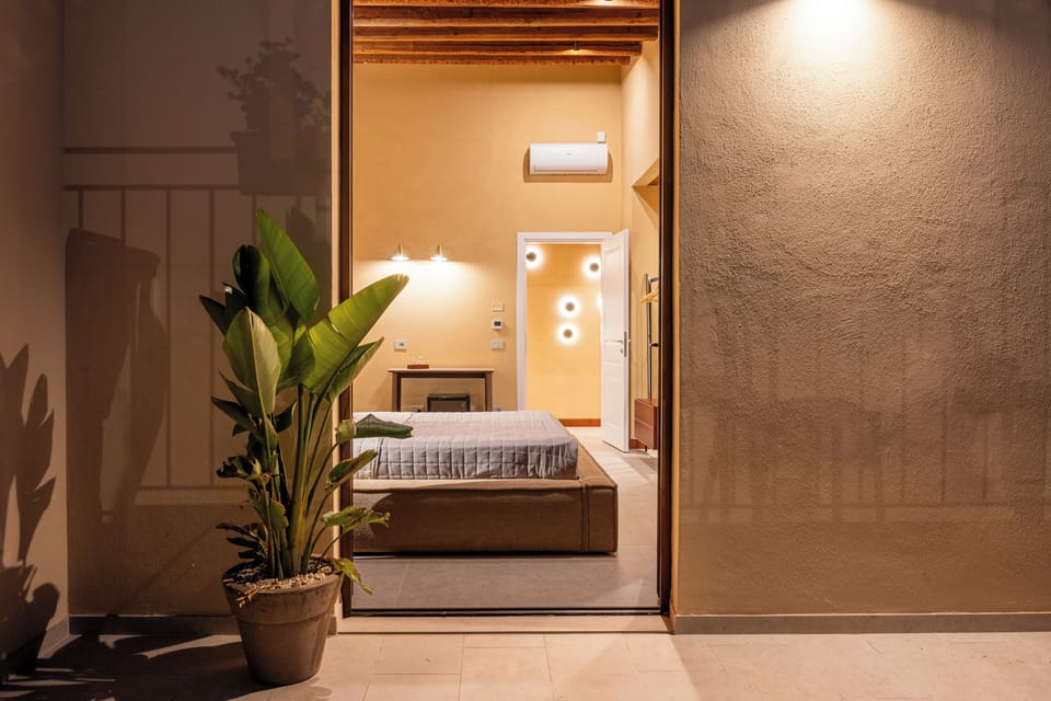 Deluxe Room | Minibar, desk, free WiFi, bed sheets
