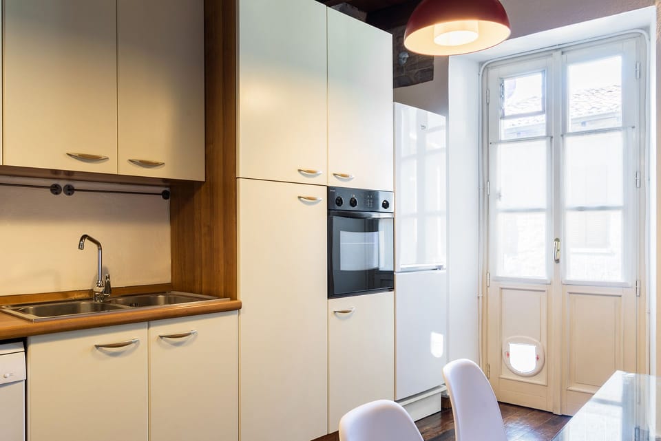 Apartment, 3 Bedrooms | Private kitchen | Fridge, microwave, oven, stovetop