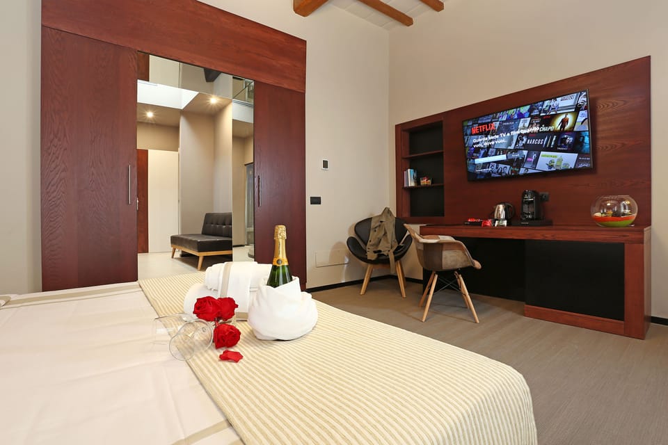 Superior Room, 1 King Bed, Jetted Tub | Minibar, in-room safe, desk, blackout drapes