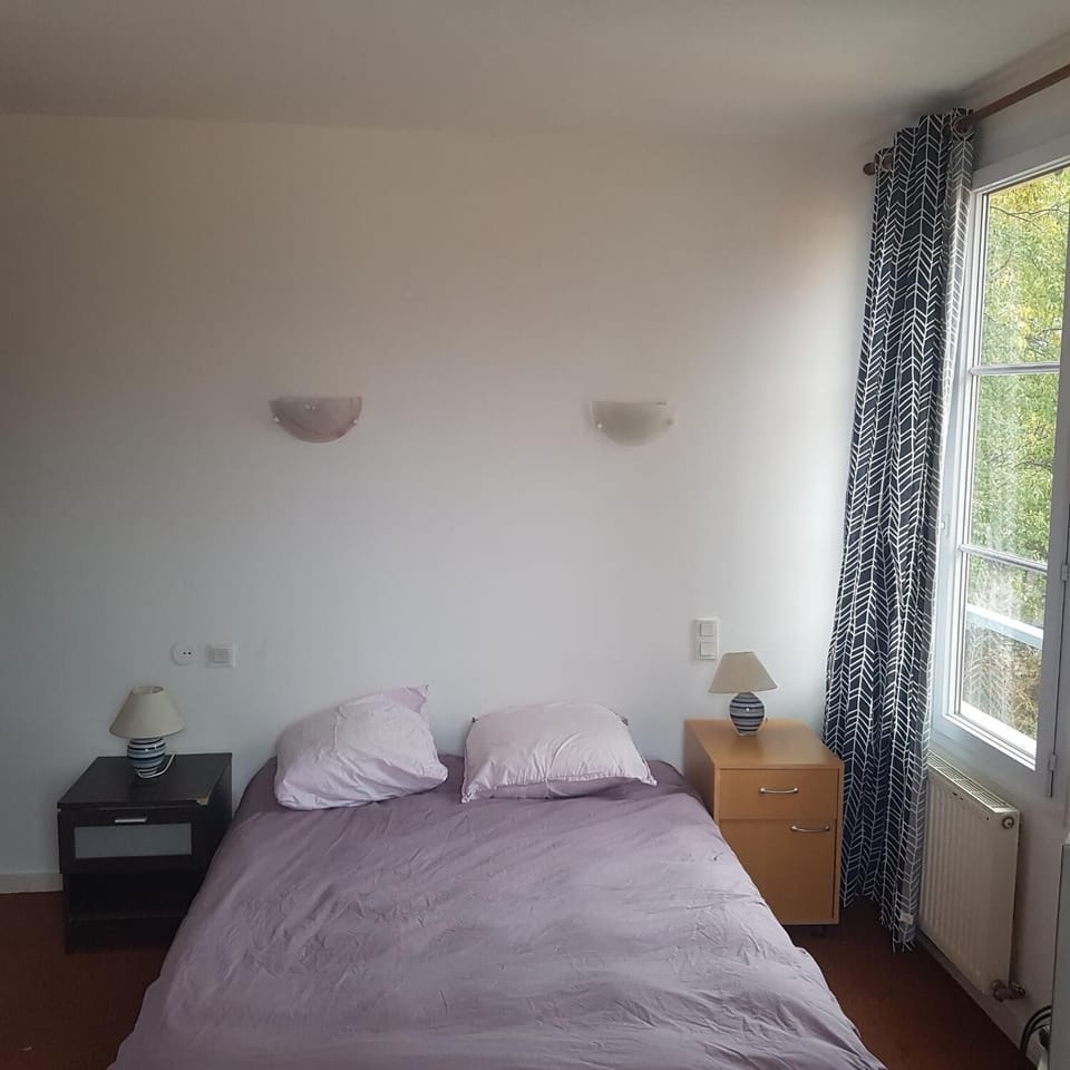 Desk, blackout drapes, free WiFi, bed sheets