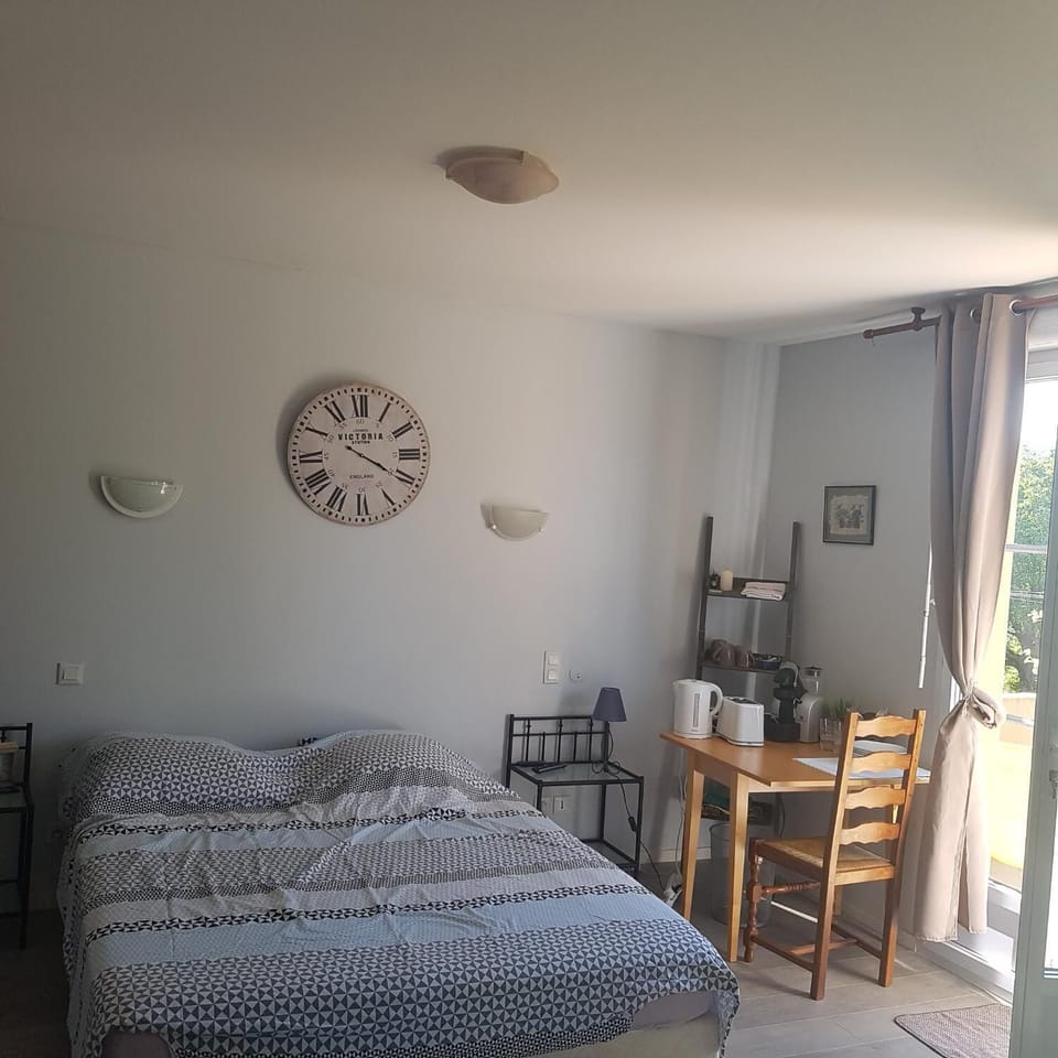 Desk, blackout drapes, free WiFi, bed sheets