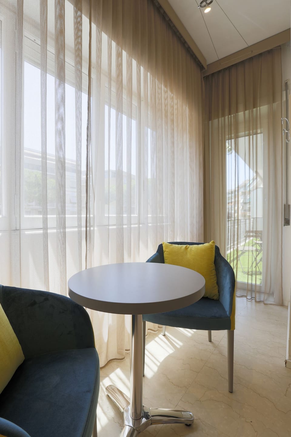 Quadruple Room | In-room safe, desk, blackout drapes, soundproofing