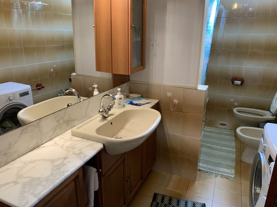 Elite Apartment | Bathroom | Shower, rainfall showerhead, free toiletries, hair dryer