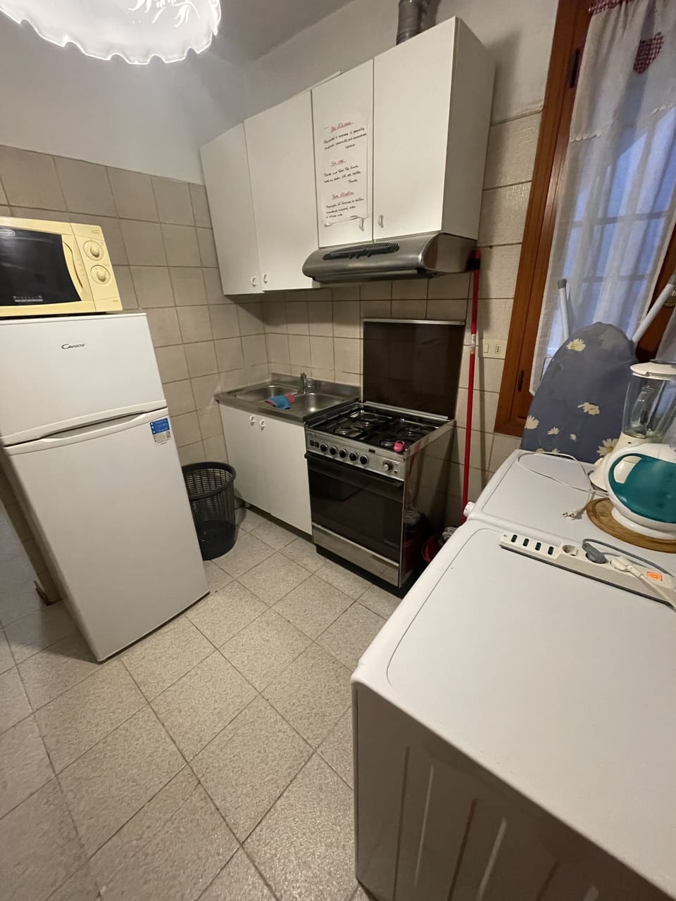 Oven, stovetop, electric kettle, cookware/dishes/utensils