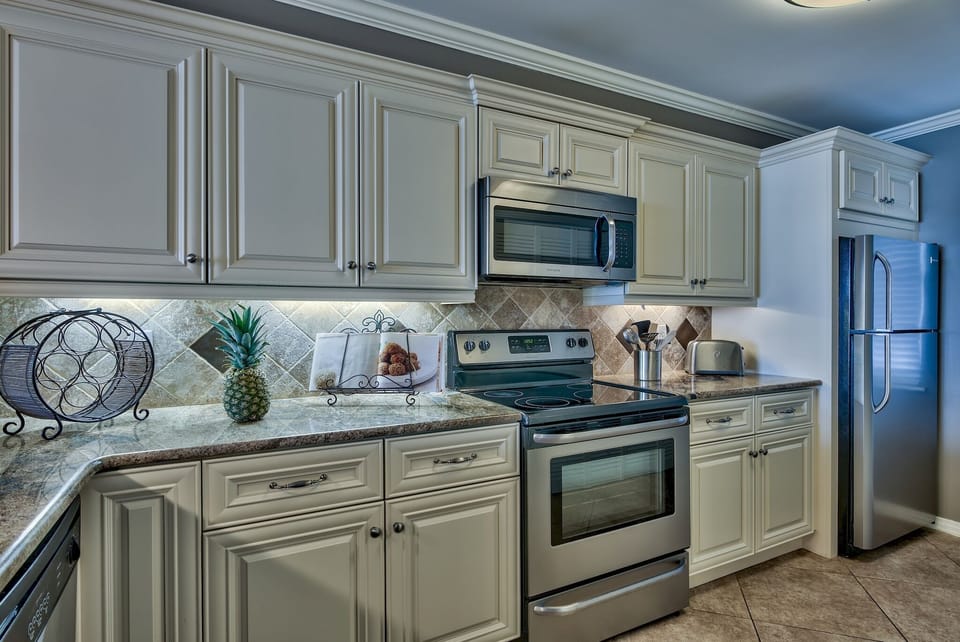 Fully stocked kitchen!