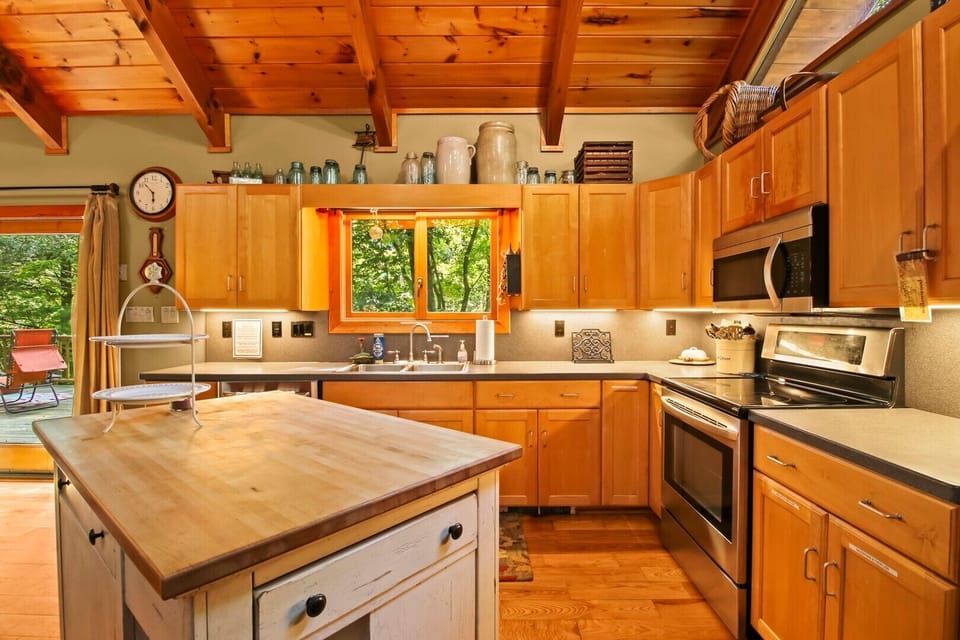 Fully Stocked Kitchen