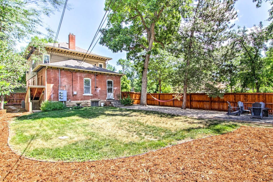 Fenced Backyard | Charcoal Grill | Hammock | Fire Pit w/ Seating