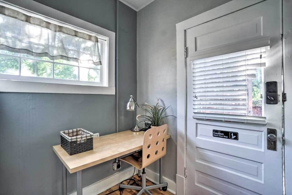 Laptop Friendly Area