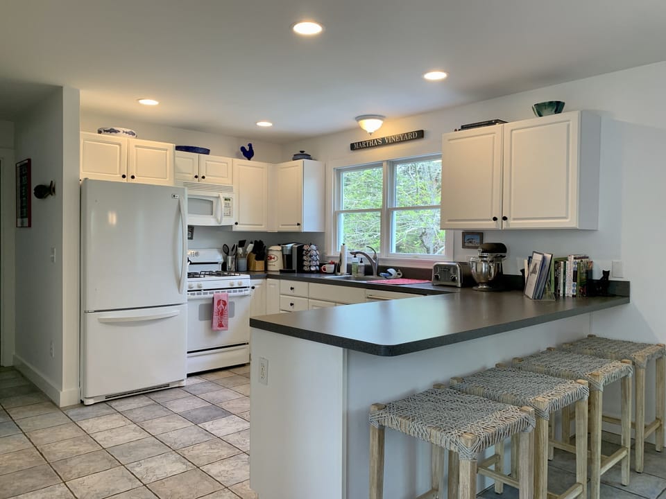 Bright, clean, fully equipped kitchen