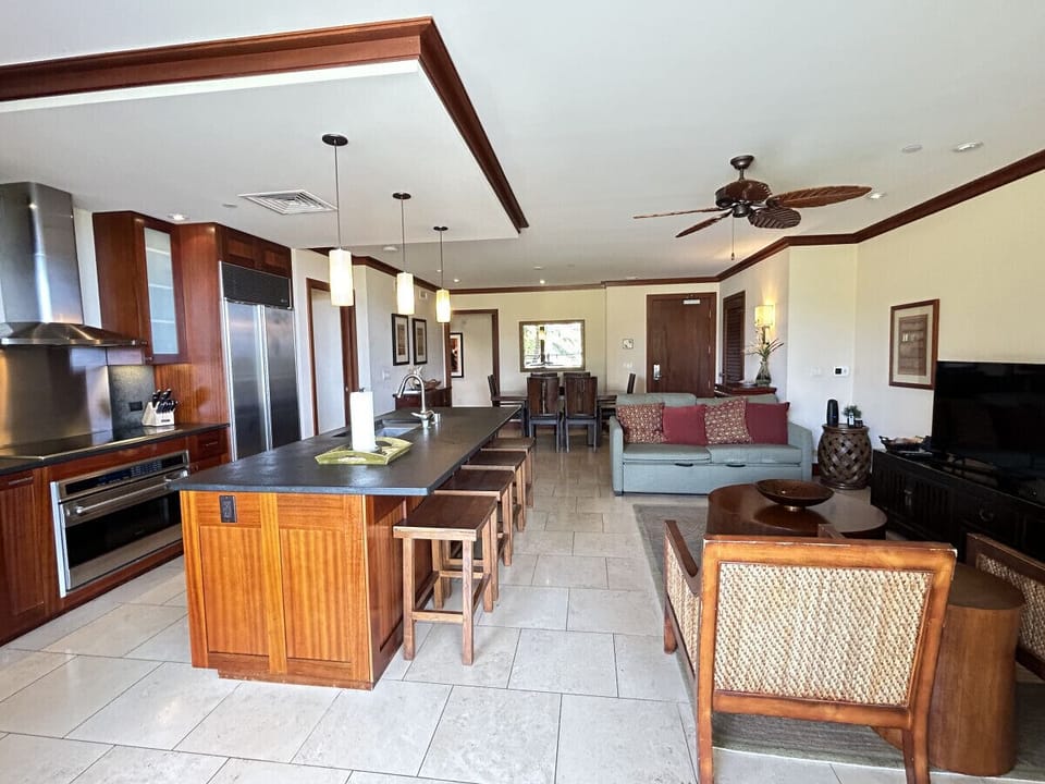 Spacious living and dining area
