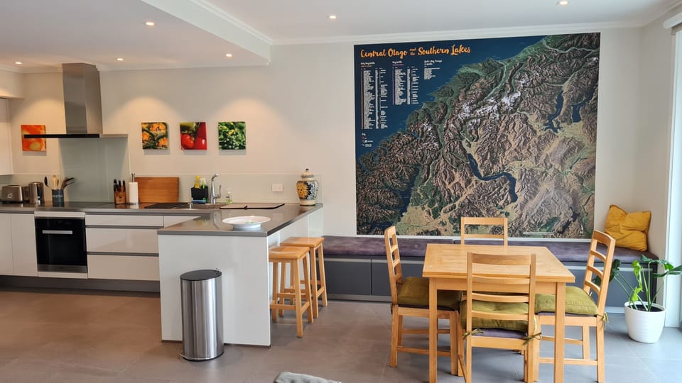 Kitchen dining area.  Breakfast bar seats 2.  Table can seat up to 6.  Full A/C