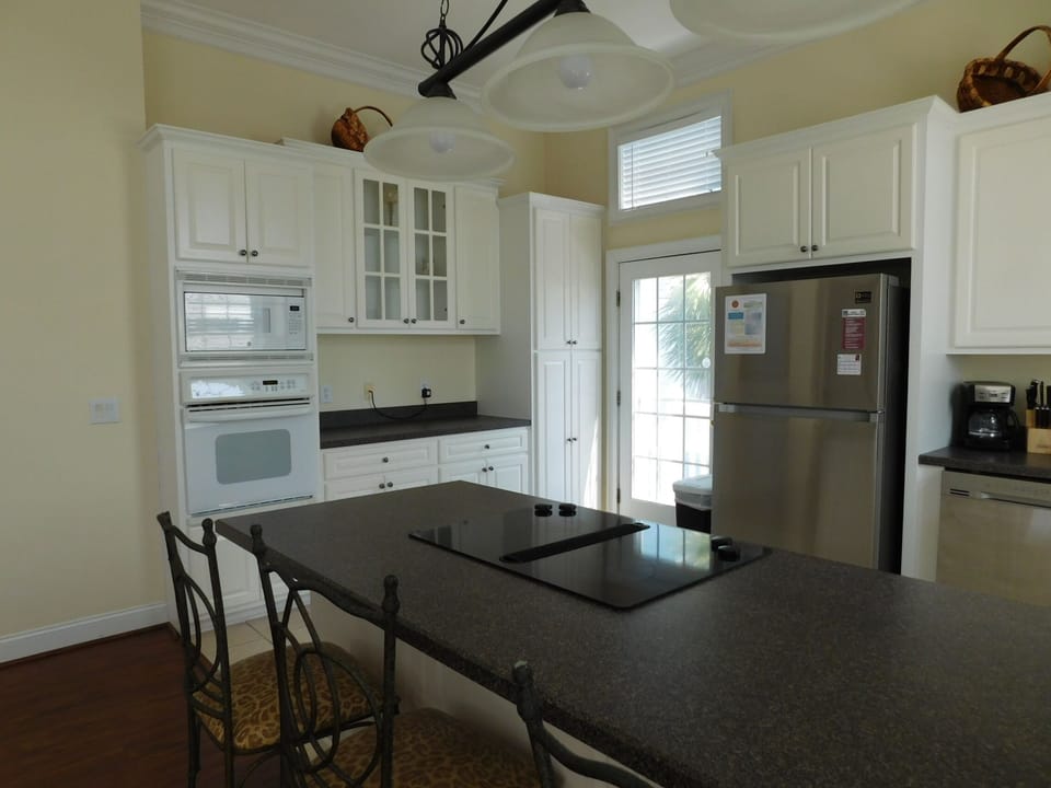 Oven and Microwave in Kitchen