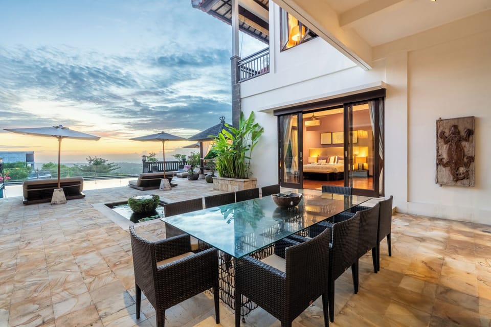 External dining table 